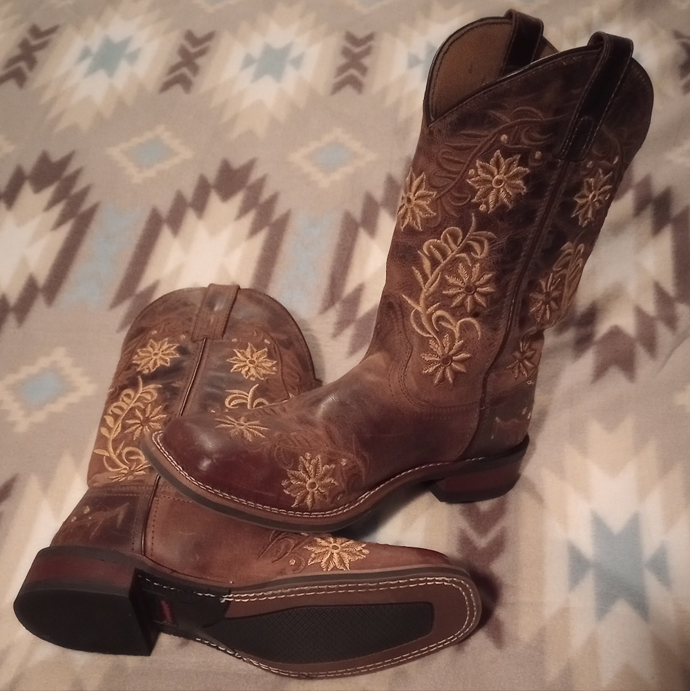 Laredo cowboy boots women's size 9.5